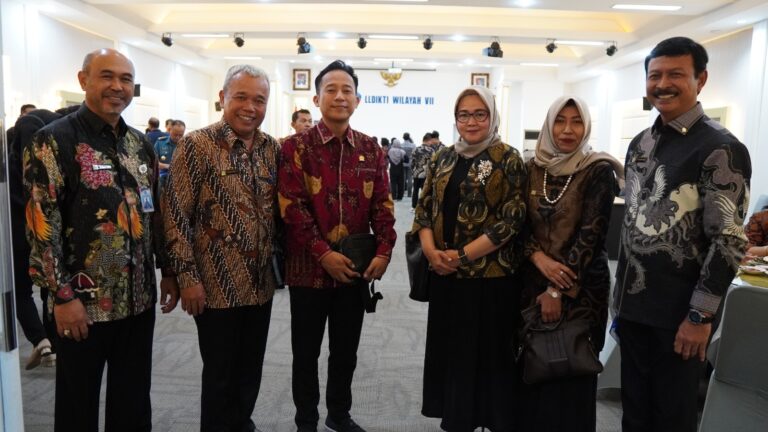 Rektor UHT Bersama Pimpinan PTKL Hadiri Kunjungan Kerja Komisi X DPR RI di Surabaya