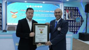 Universitas Hang Tuah Ukir Rekor MURI Lewat Aksi Kolosal Mahasiswa Baru di KRI Surabaya 591