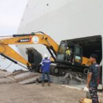 Sandar di Kota Baru, KRI Makassar-590 Embarkasi Alat Berat Dukung Penanganan Bencana di Aceh dan Sumatera
