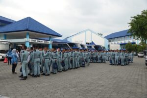 UHT Jadi Magnet Edukasi: Rombongan SMA Taruna Krida Nusantara Angkatan 29 Study Visit ke Surabaya