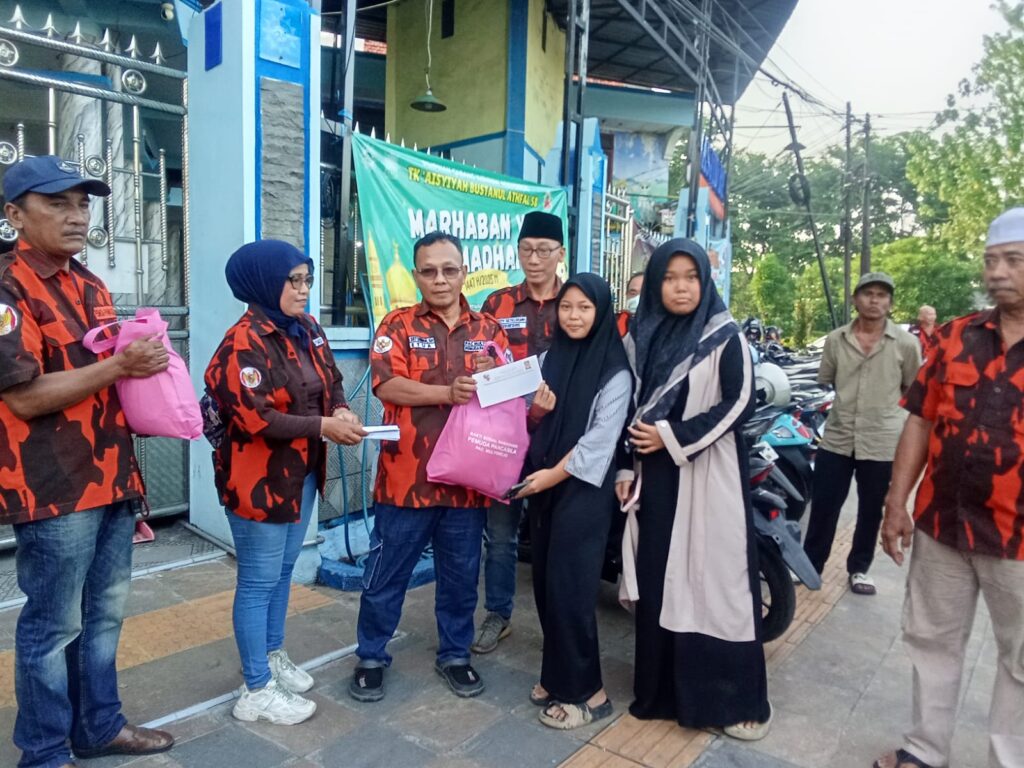 Pemuda Pancasila PAC Mulyorejo Gelar Bansos dan Berbagi Takjil