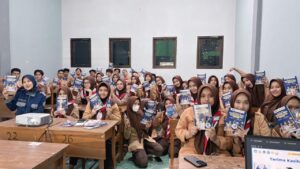 UHT Jemput Bola ke Sekolah, Siswa SMK NU Plus Sidoarjo Antusias Kenal Dunia Kampus