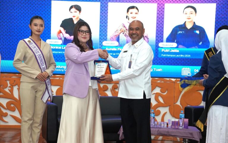 UHT Cetak Mahasiswa Berdaya Saing Lewat Seminar Personal Branding Nasional 2026