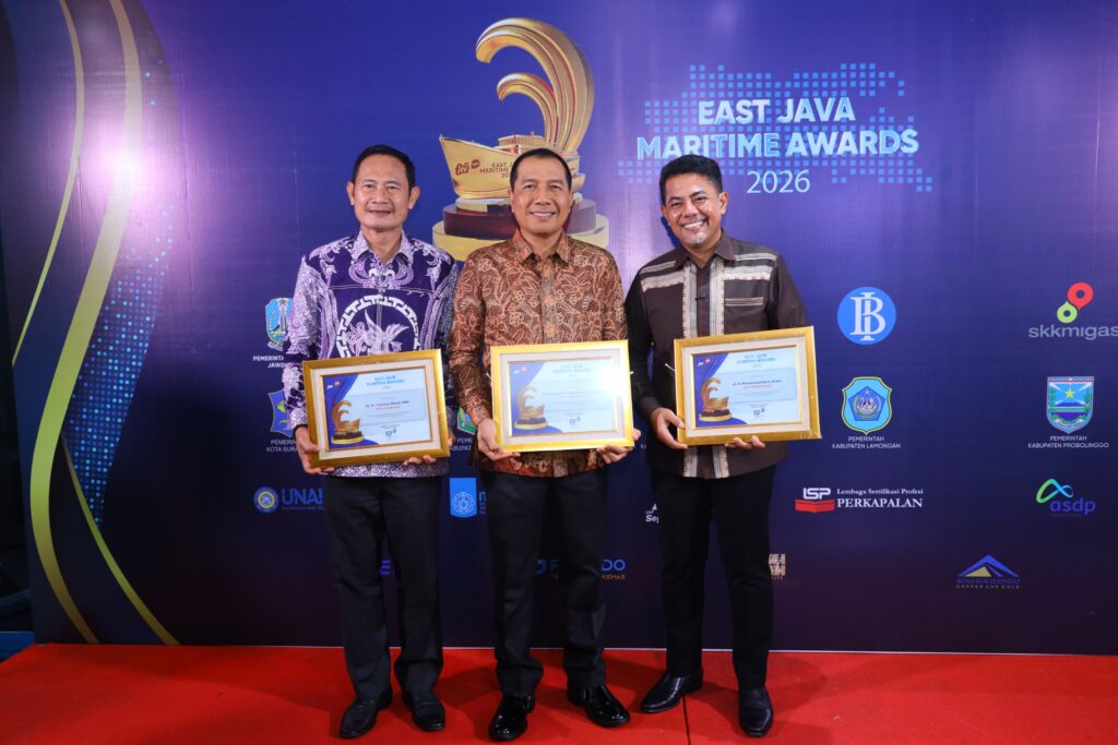 Pangkoarmada II Terima East Java Maritime Awards 2026 Atas Prestasi Koarmada II sebagai Penjaga Kedaulatan Matra Laut Jawa Timur