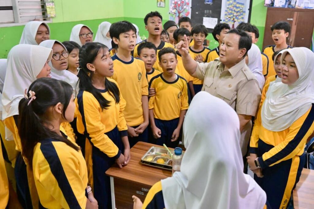 Presiden Prabowo Tinjau Pelaksanaan Program MBG di SMPN 111 Jakarta