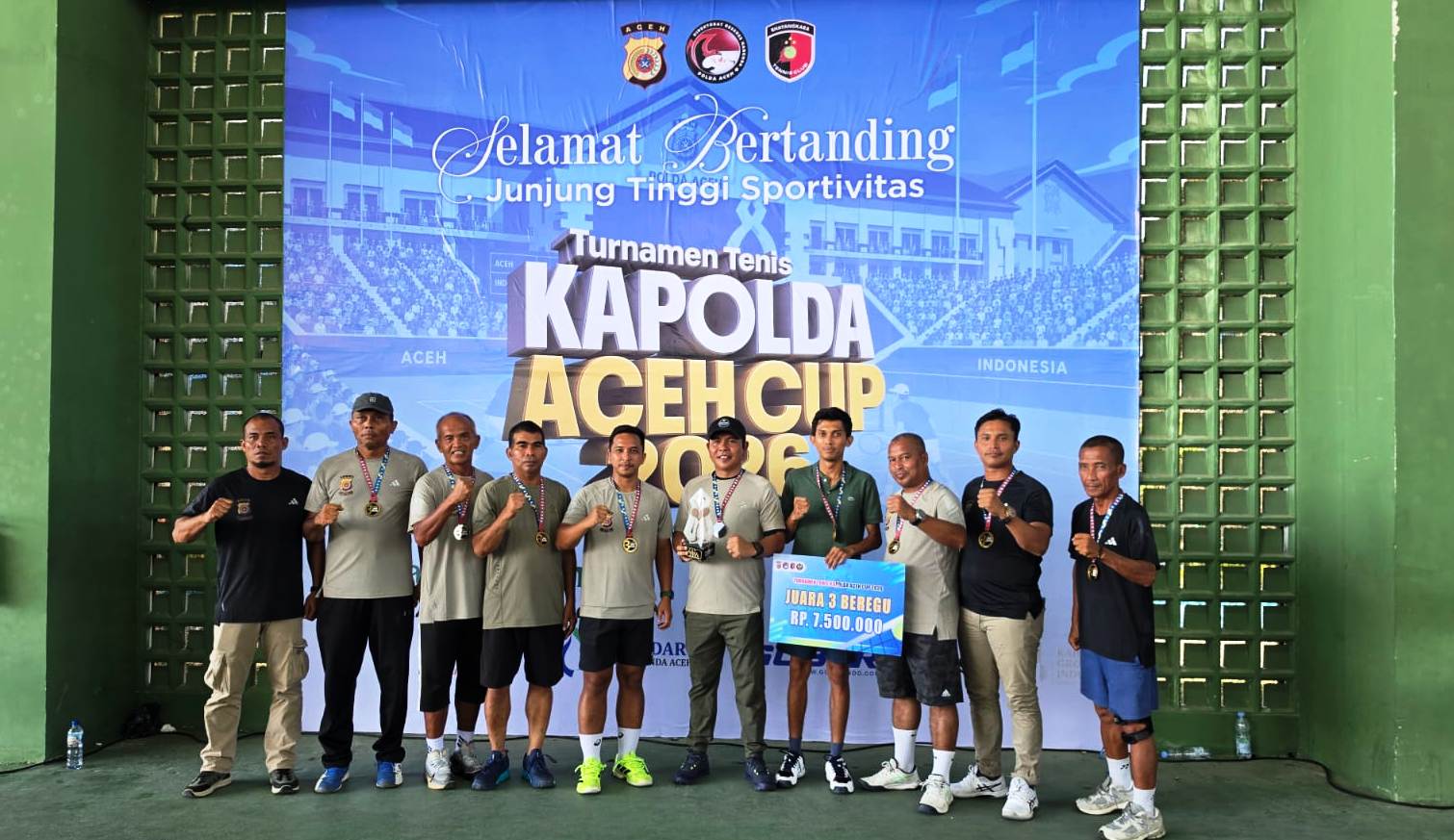 Tim Tenis Polres Aceh Timur Raih Juara III Kejuaraan Tenis Kapolda Cup Semarak Hari Bhayangkara ke-80