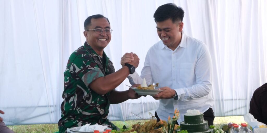 Akselerasi Pembangunan, Dandim 0808/Blitar Bersama Forkopimda Letakkan Batu Pertama Jembatan Garuda Sungai Ratu