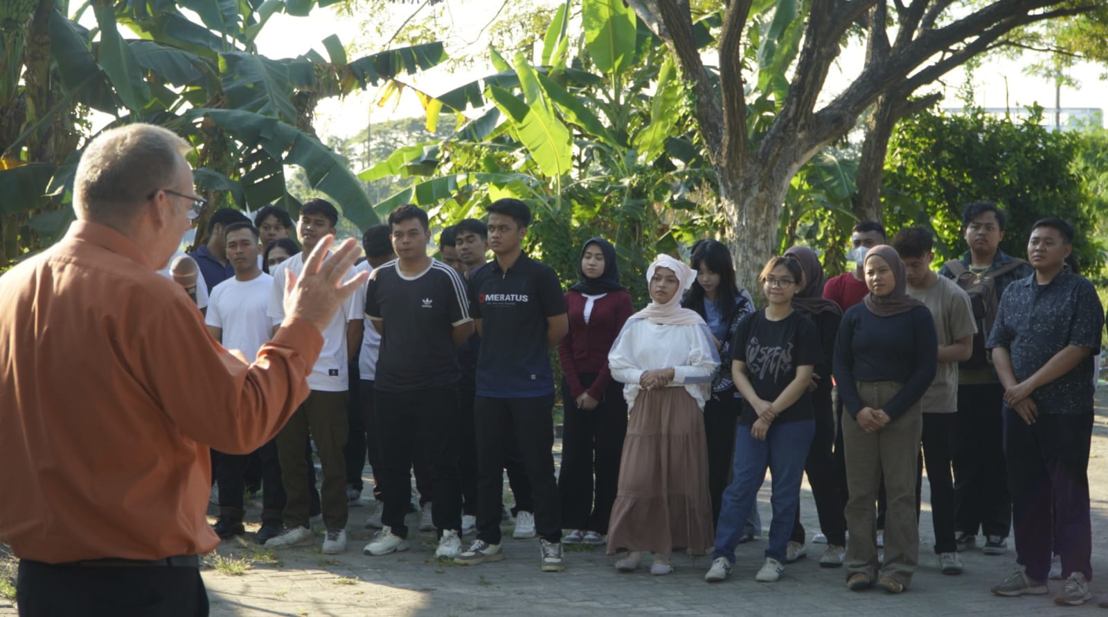 Food Vaganza UHT, Mahasiswa Belajar Bahasa Inggris Sambil Piknik dan Kenalkan Kuliner Nusantara*
