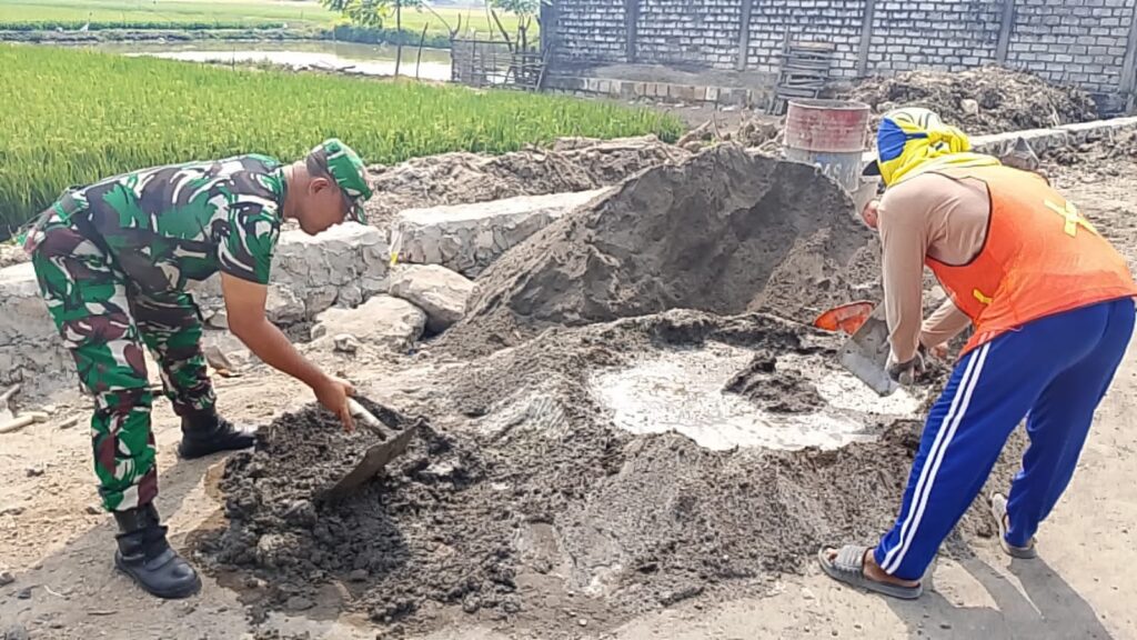 Gotong Royong Bangun Saluran Air, Perkuat Kebersamaan di Wilayah