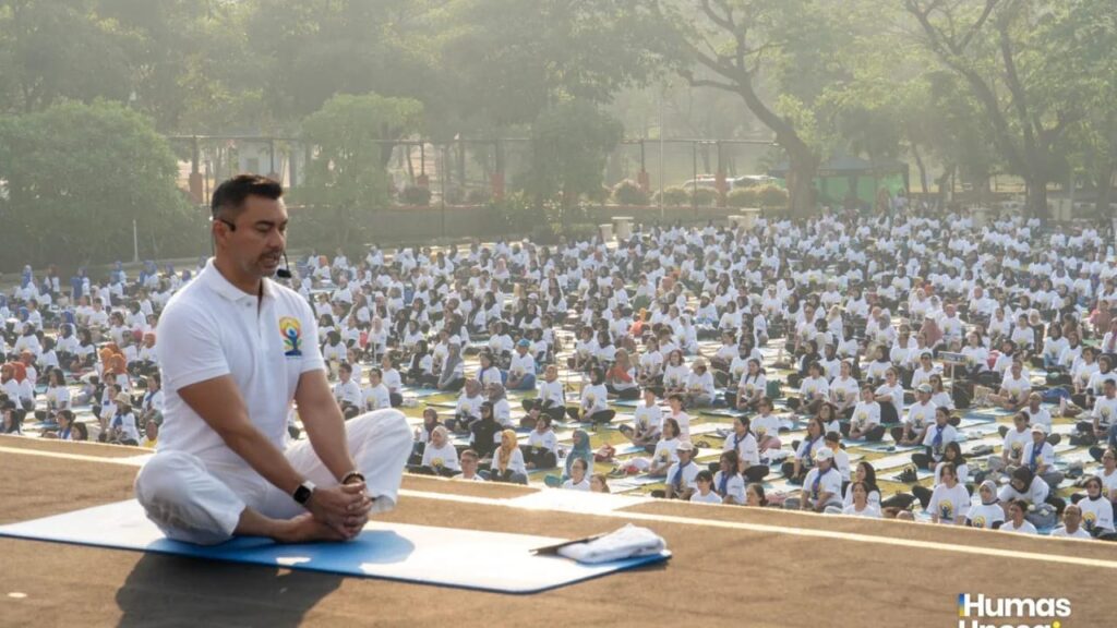 Catatkan Rekor MURI, Unesa Gandeng Anjasmara Gelar Yoga Bersama dengan Peserta Disabilitas Terbanyak
