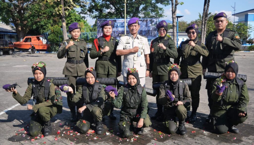 UHT Dorong Mahasiswa KIP-K Berprestasi dan Berjiwa Bela Negara Melalui Menwa