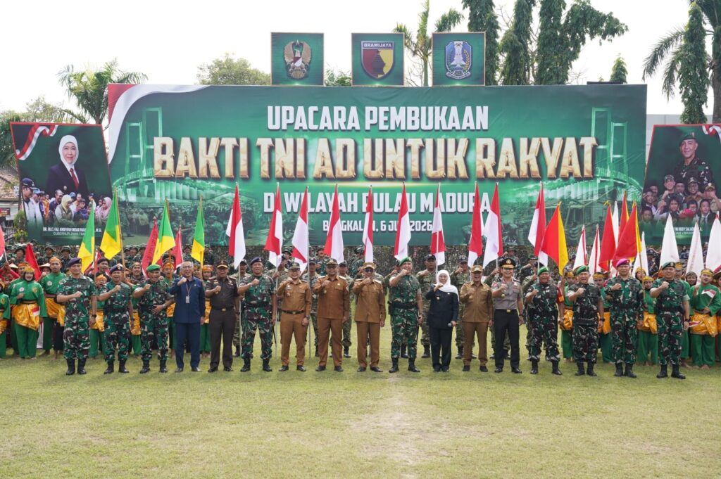 Madura Jadi Pusat Pengabdian TNI AD, Danrem Bhaskara Jaya Hadiri Upacara Pembukaan Bakti TNI AD untuk Rakyat.