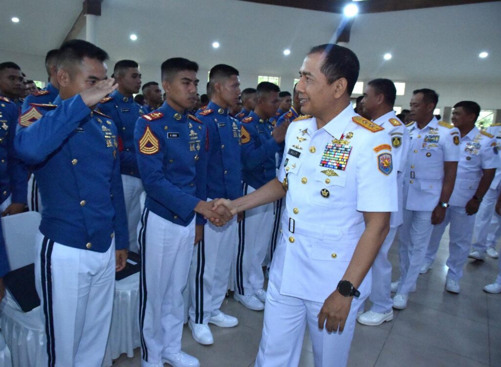 Pangkoarmada II Hadiri Pembekalan Kasal kepada Calon Perwira Remaja AAL Angkatan ke-72