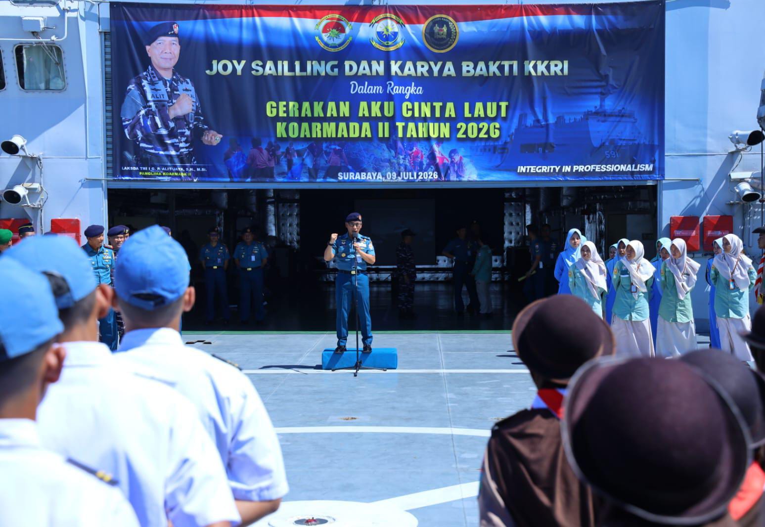 Tanamkan Cinta Laut, Kaskoarmada II Hadiri Pemberangkatan Joy Sailing dan Karya Bakti KKRI di KRI Surabaya-591
