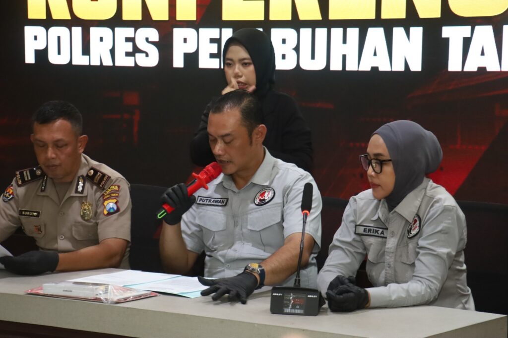 Polres Pelabuhan Tanjung Perak Bongkar Jaringan Sabu, Kurir Gunakan Aplikasi Zangi Terima Perintah Bandar.