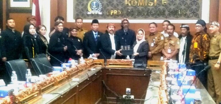Taufik Monyong Mendesak Komisi E DPRD Jawa Timur untuk Mengintegrasikan Metode Pembelajaran Aksara Jawa Berbasis Kartu Masuk di Kurikulum SMA dan SMK