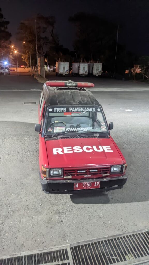 Ambulance FRPB Pamekasan Cabang Bangkalan Antar Jenazah dari Cargo Juanda ke Waru Pamekasan