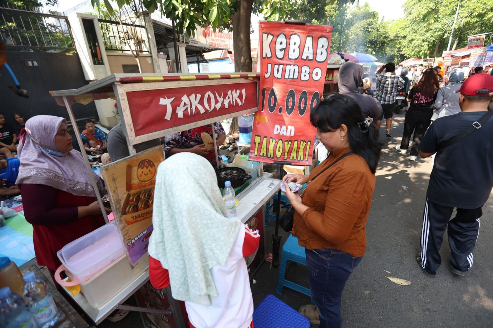 Telusuri Dugaan Pungli PKL, Wali Kota Eri Cahyadi Turun Langsung ke CFD Taman Bungkul