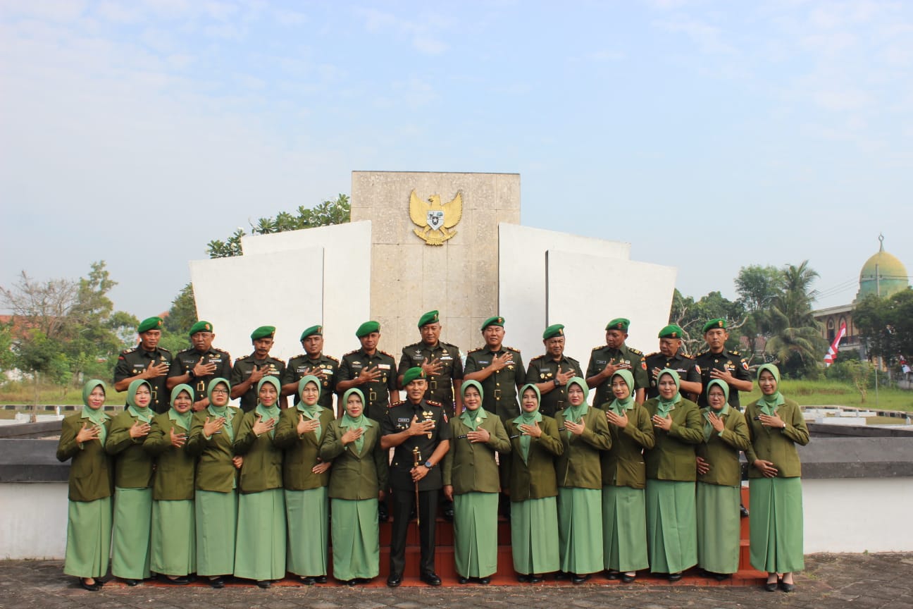 Hening di TMP Bangkalan, Kodim Bangkalan Kenang Semangat Juang Pahlawan pada HUT ke-60 Korem 084/Bhaskara Jaya