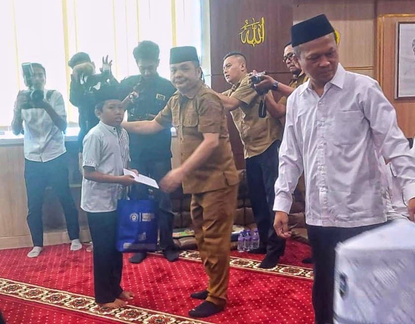 Khotmil Quran dan Santunan Anak Yatim Warnai Peringatan Dies Natalis ke-25 UTM, Pemkab Bangkalan Perkuat Sinergi untuk Kemajuan Pendidikan