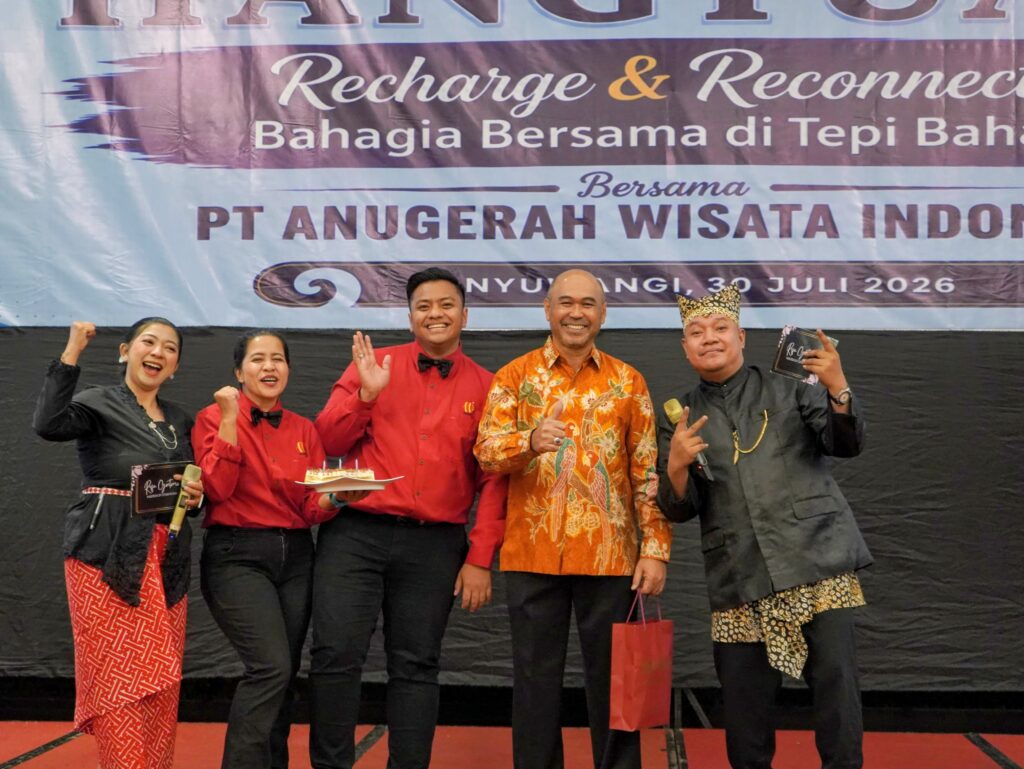Recharge & Reconnect, Rektor UHT: Prestasi Kampus Lahir dari Kerja Kolektif