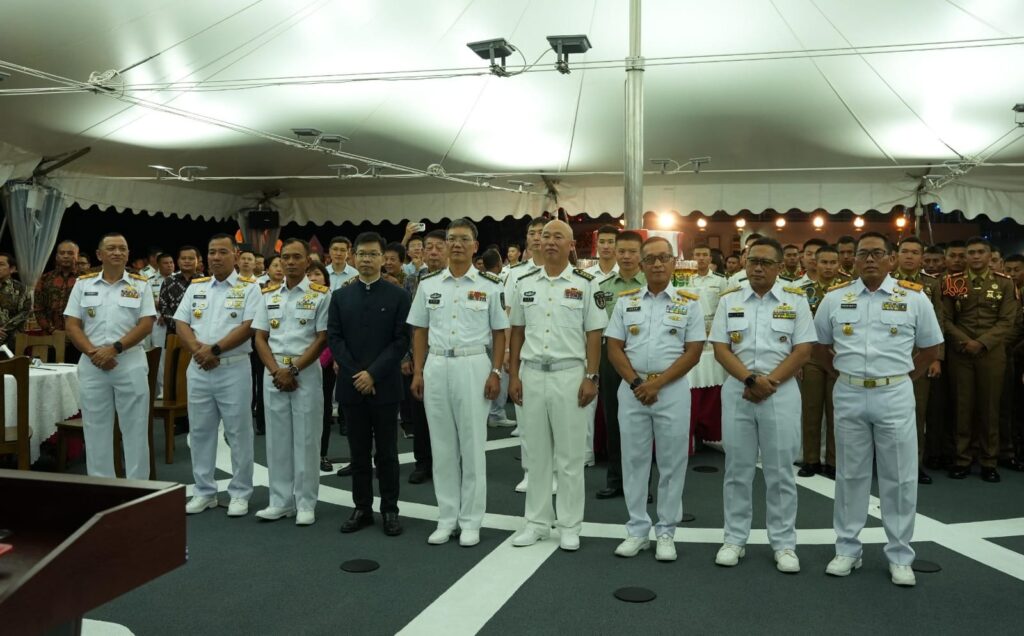 Pererat Persahabatan, Koarmada II Hadir Dalam Deck Reception di Kapal Latih PLA Navy Qi Ji Guang-83