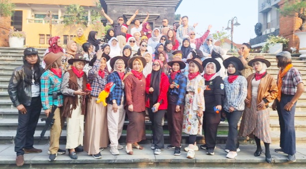 Karnaval Merdeka 2026 Puskesmas Dukuh Kupang Semarak, Usung Tema Retro Era 70’s–80’s Pererat Kebersamaan