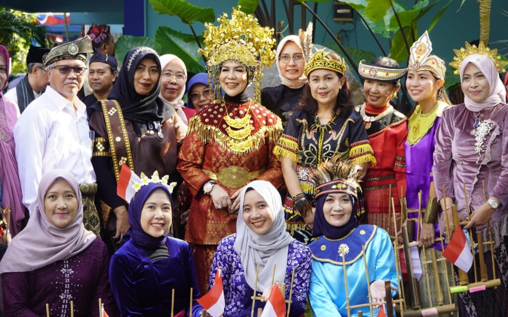 Dipimpin Kepala LLDIKTI VII, Upacara HUT ke-81 RI Makin Semarak dengan Penampilan Drumband dan Paduan Suara Universitas Hang Tuah